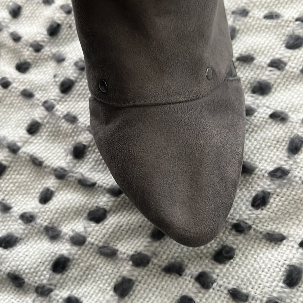 Limited Collection Grey Heels - Picture 7 of 8